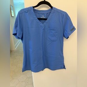 MedCouture insight women’s one pocket Tuck-in Scrub top Medium Ceil Blue